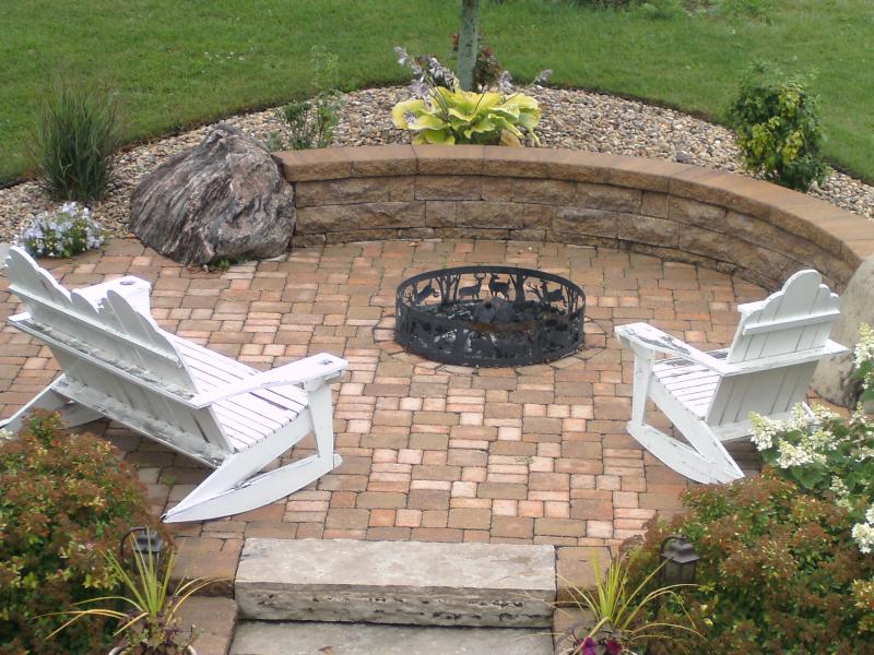 Firepit with black insertable grate